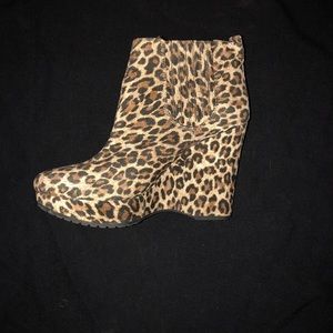BCBG Cheetah Leopard 4” Wedge Bootie 9.5M